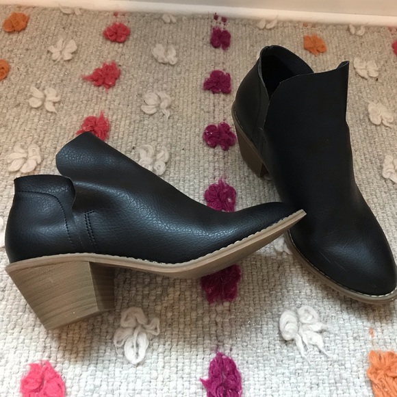 Universal Thread Booties - Picture 1 of 8